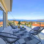 Vanessa Sea View Duplex Penthouse, Njivice