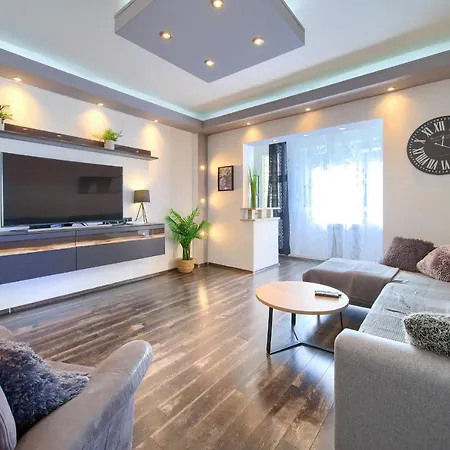 Luxury Vanessa, Apartment
