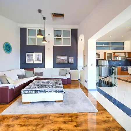 شقة Vanessa Sea View Duplex Penthouse, نجيفيش