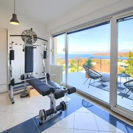 Luxury Vanessa,