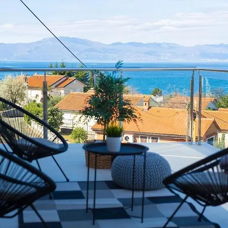 Vanessa Sea View Duplex Penthouse, شقة نجيفيش