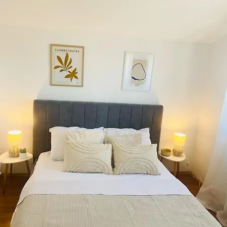 Luxury Vanessa,