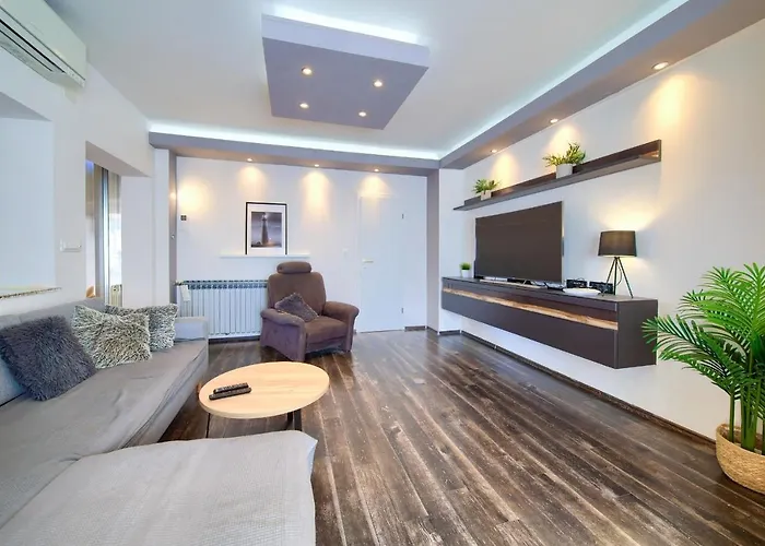 Vanessa Sea View Duplex Penthouse, Njivice شقة