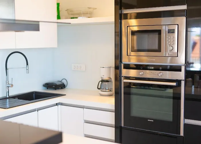 Vanessa Sea View Duplex Penthouse, Njivice شقة