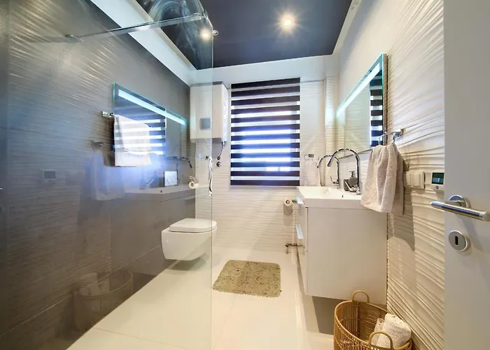 شقة Vanessa Sea View Duplex Penthouse, Njivice