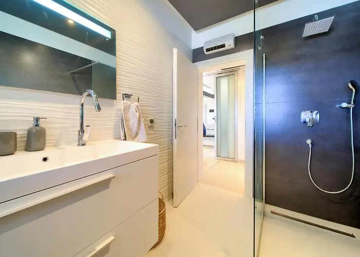 شقة Vanessa Sea View Duplex Penthouse, Njivice