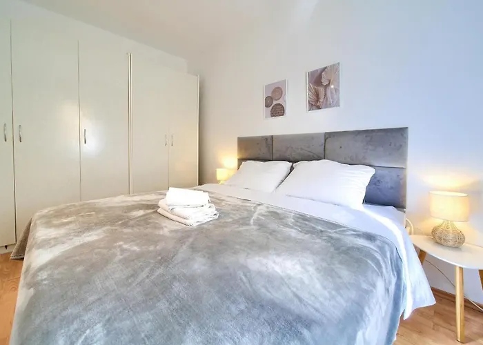 Vanessa Sea View Duplex Penthouse, Njivice