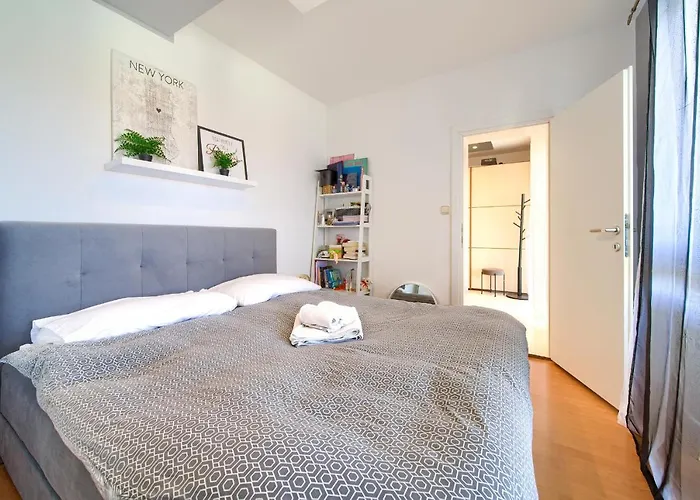 Vanessa Sea View Duplex Penthouse, Njivice شقة