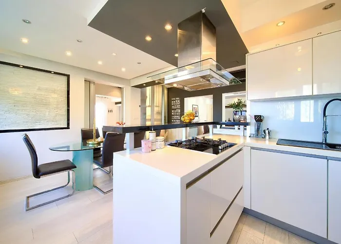 شقة Vanessa Sea View Duplex Penthouse, Njivice