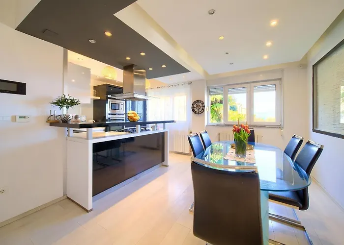 شقة Vanessa Sea View Duplex Penthouse, Njivice *