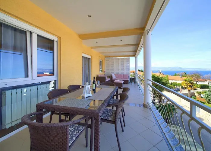 شقة Vanessa Sea View Duplex Penthouse, Njivice
