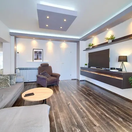 Vanessa Sea View Duplex Penthouse, 公寓