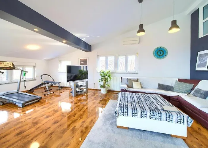 Vanessa Sea View Duplex Penthouse, Njivice