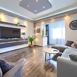 Vanessa Sea View Duplex Penthouse, Apartamento