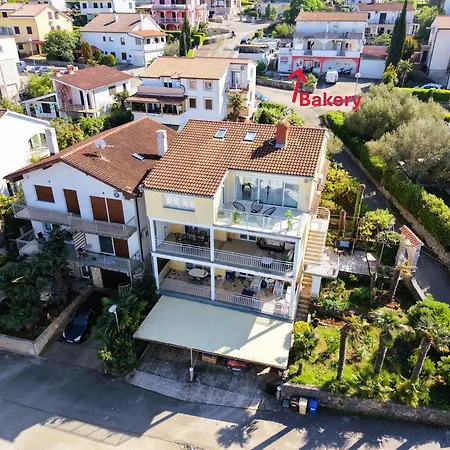 Vanessa Sea View Duplex Penthouse, Apartamento Njivice