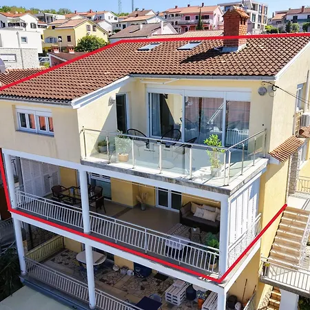Vanessa Sea View Duplex Penthouse, Njivice