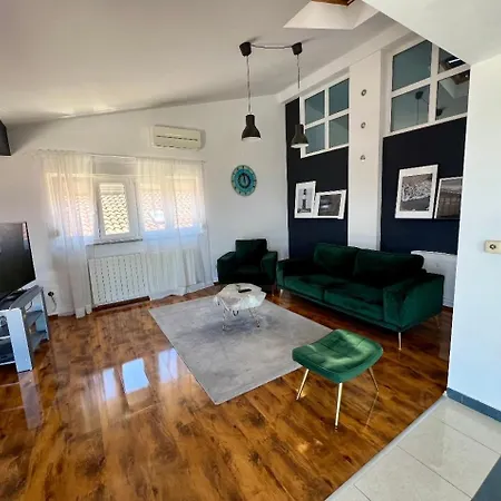 Vanessa Sea View Duplex Penthouse, Njivice